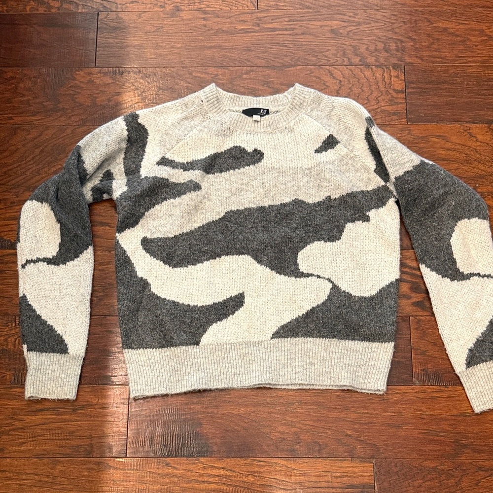 Kut from the Kloth Gray and Cream Sweater